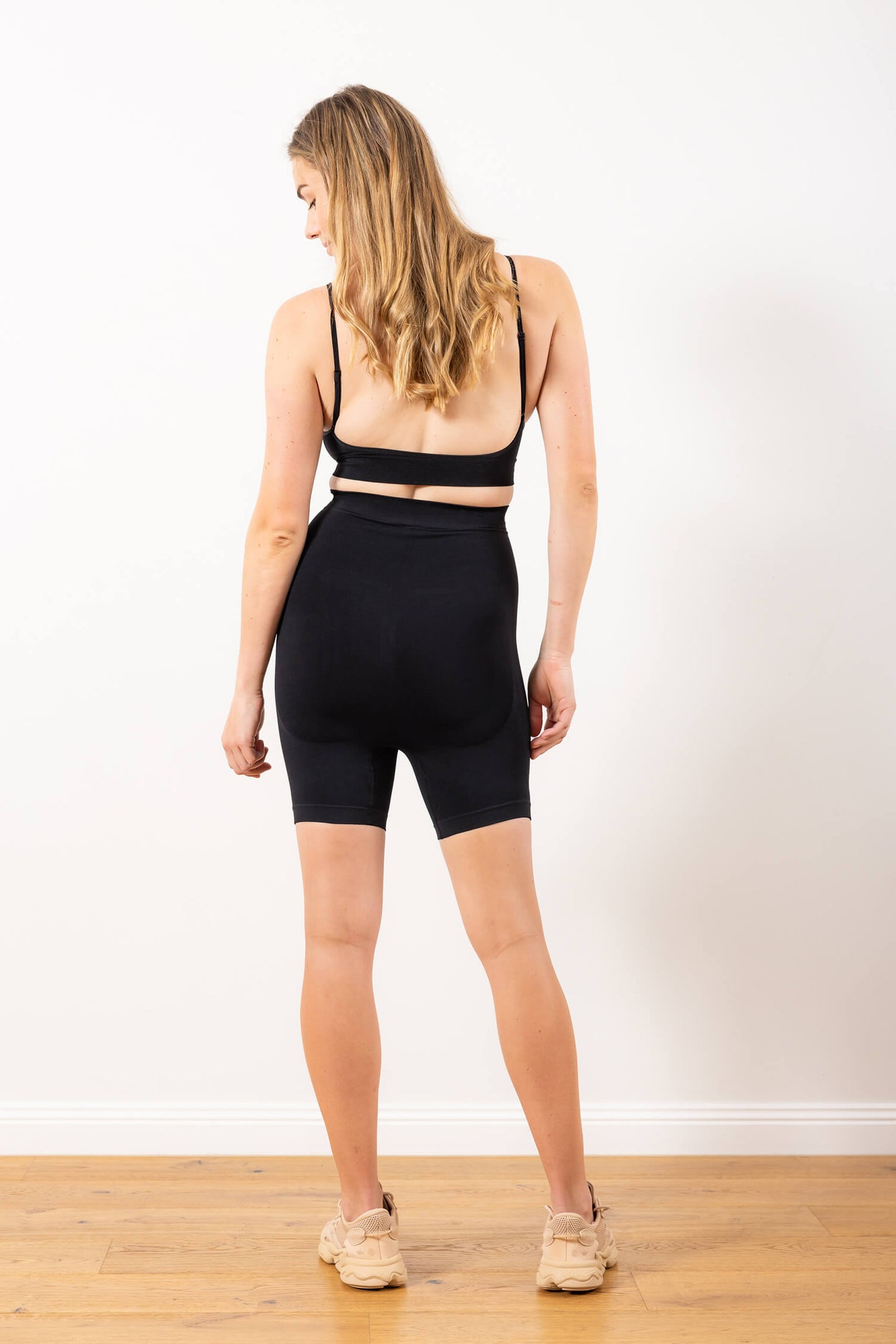 Celle-Short-Back-Black