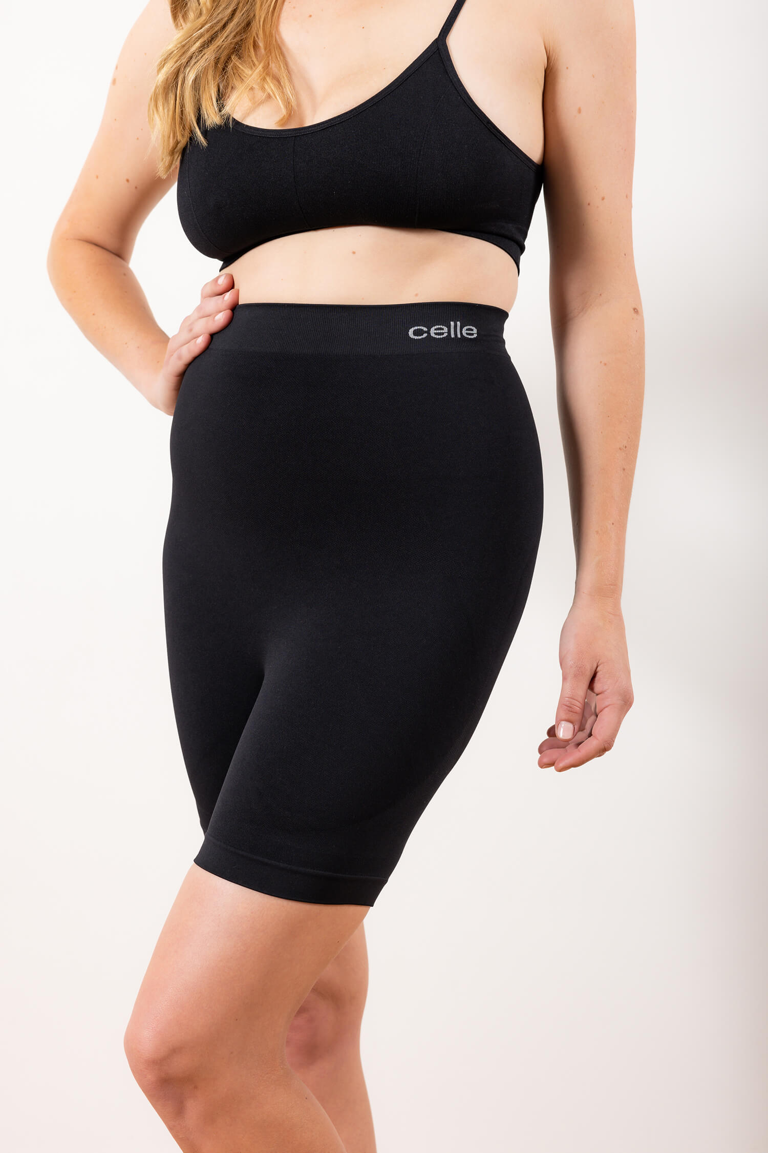 Celle-Short-Front-Close-Black